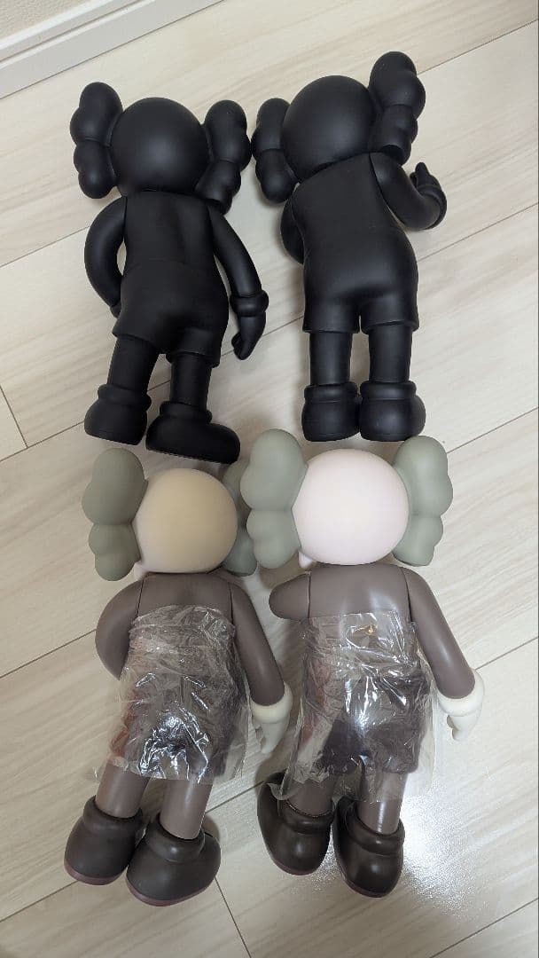 KAWS フィギュア ４体セット　クリスマス　プレゼント