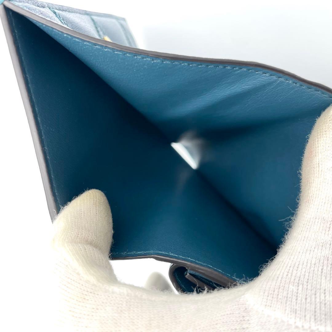 未使用★GIVENCHY キルティング　2G 二つ折り財布　レザー　ブルー系