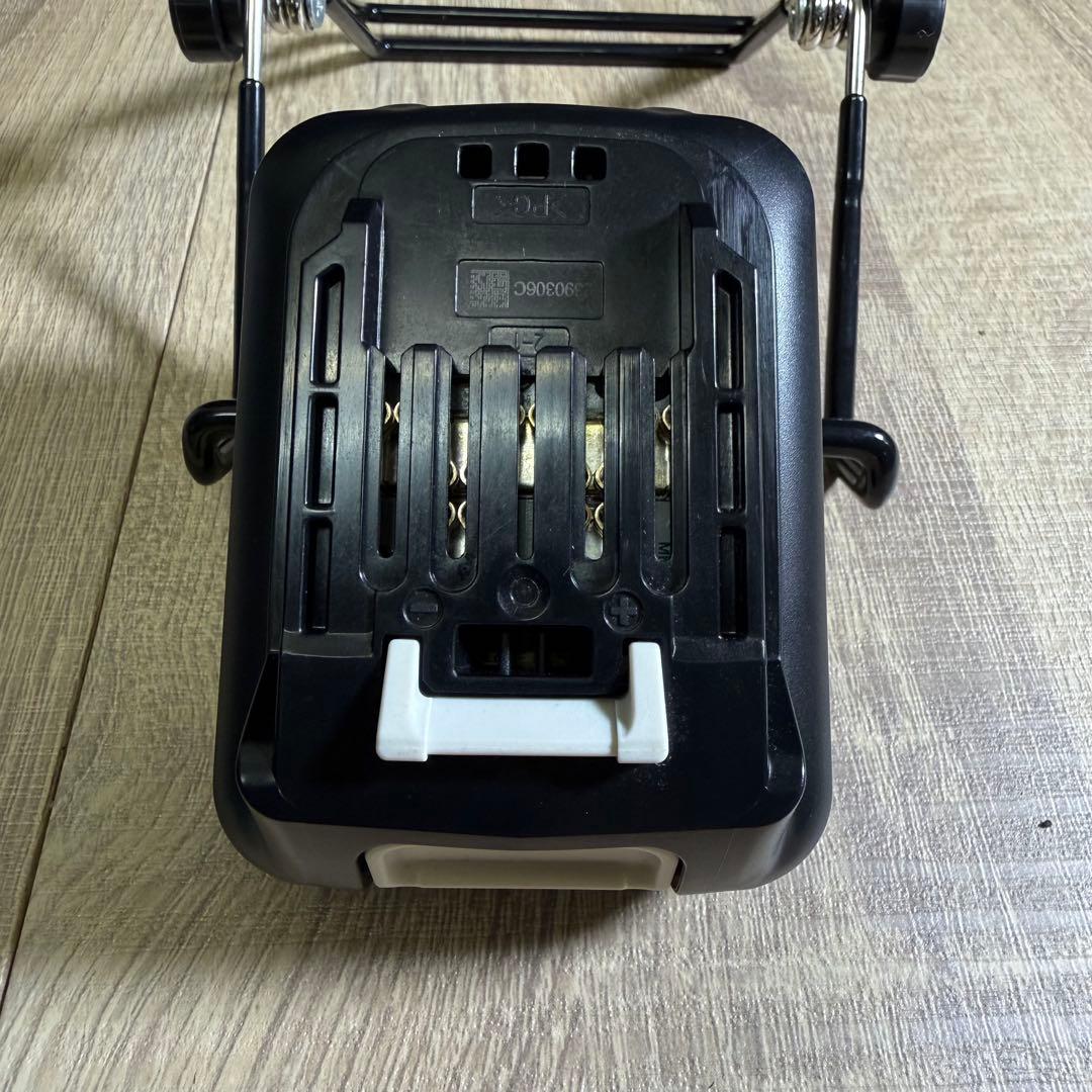 マキタ 充電式クリーナ CL108FD コードレス掃除機　バッテリー充電器付きY