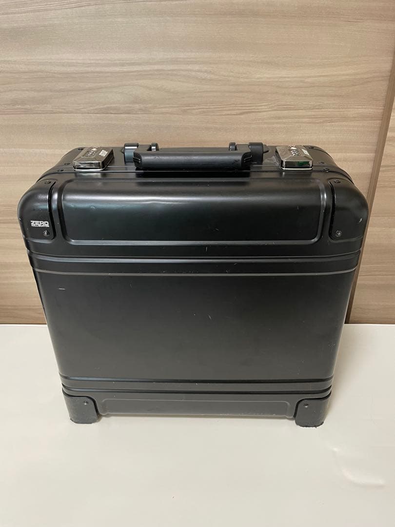 黒いキャリーケース キャスター付き