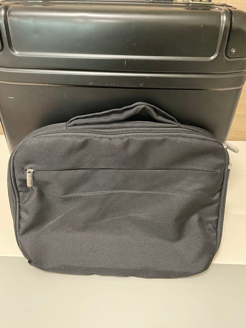 黒いキャリーケース キャスター付き