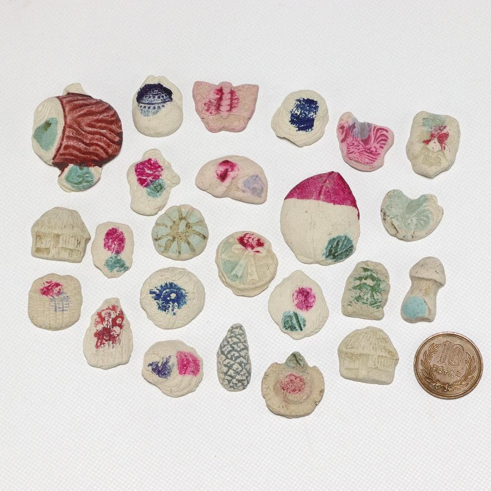 160B 古い 白い 泥めんこ 24点 素焼き おはじき