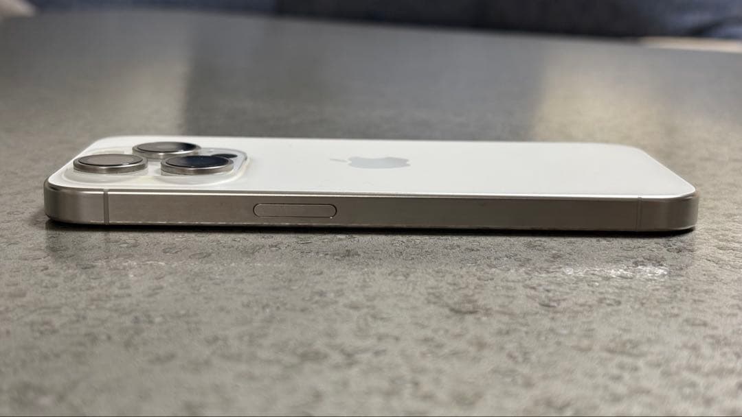 t*4様 iPhone15Pro 128GB 透明ケース付き