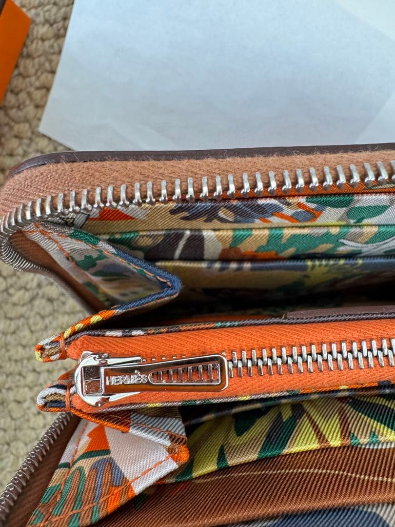 HERMES シルクイコンパクト ゴールド（茶色）