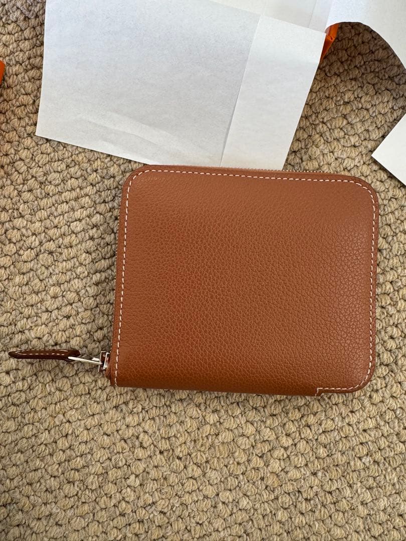 HERMES シルクイコンパクト ゴールド（茶色）