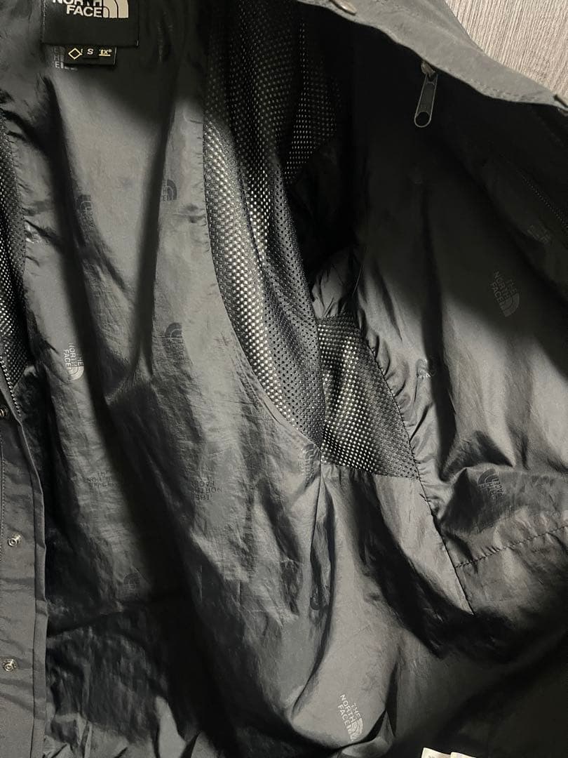 【希少】ザノースフェイス　マウンテンライトジャケット　黒　刺繍　np11834