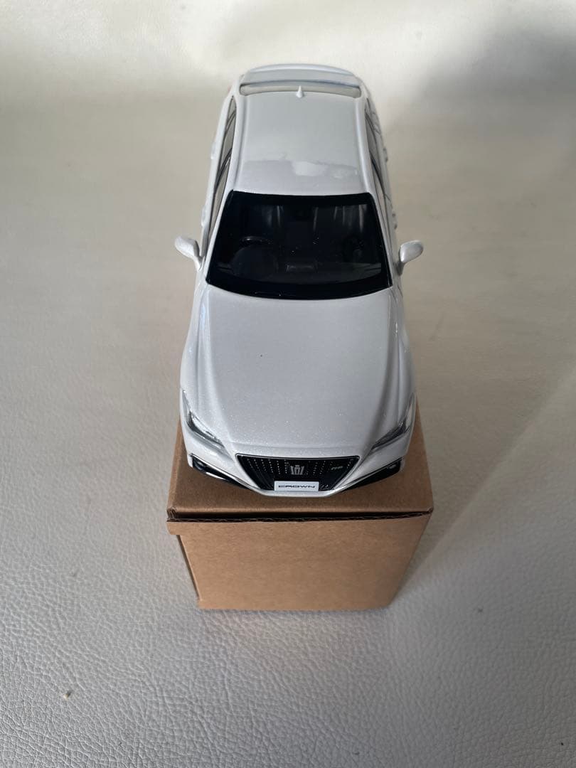 トヨタ クラウン RS Advance ① 090 プレシャスホワイトパール