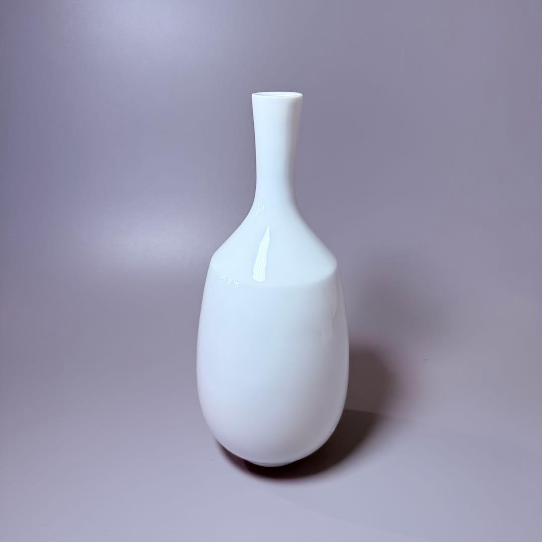 国重要無形文化財　井上萬二　作　白磁麦彫文様花瓶　究極の造形美　高さ26㎝