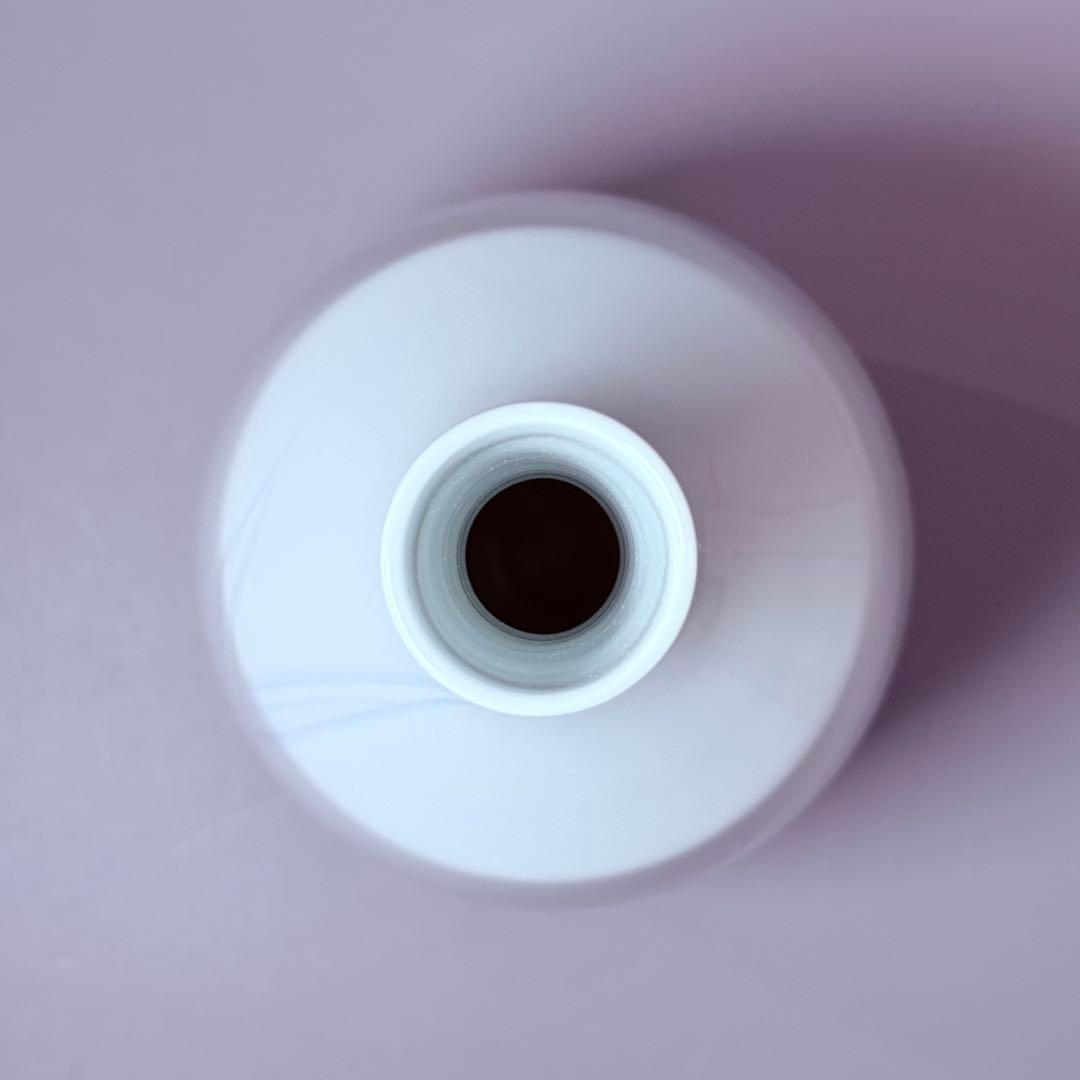 国重要無形文化財　井上萬二　作　白磁麦彫文様花瓶　究極の造形美　高さ26㎝