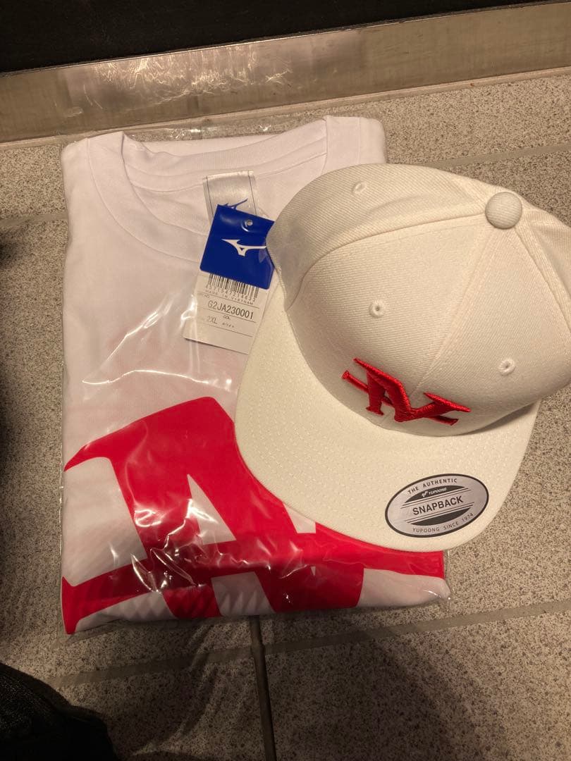 井上尚弥　ＸＬサイズTシャツ　キャップセット