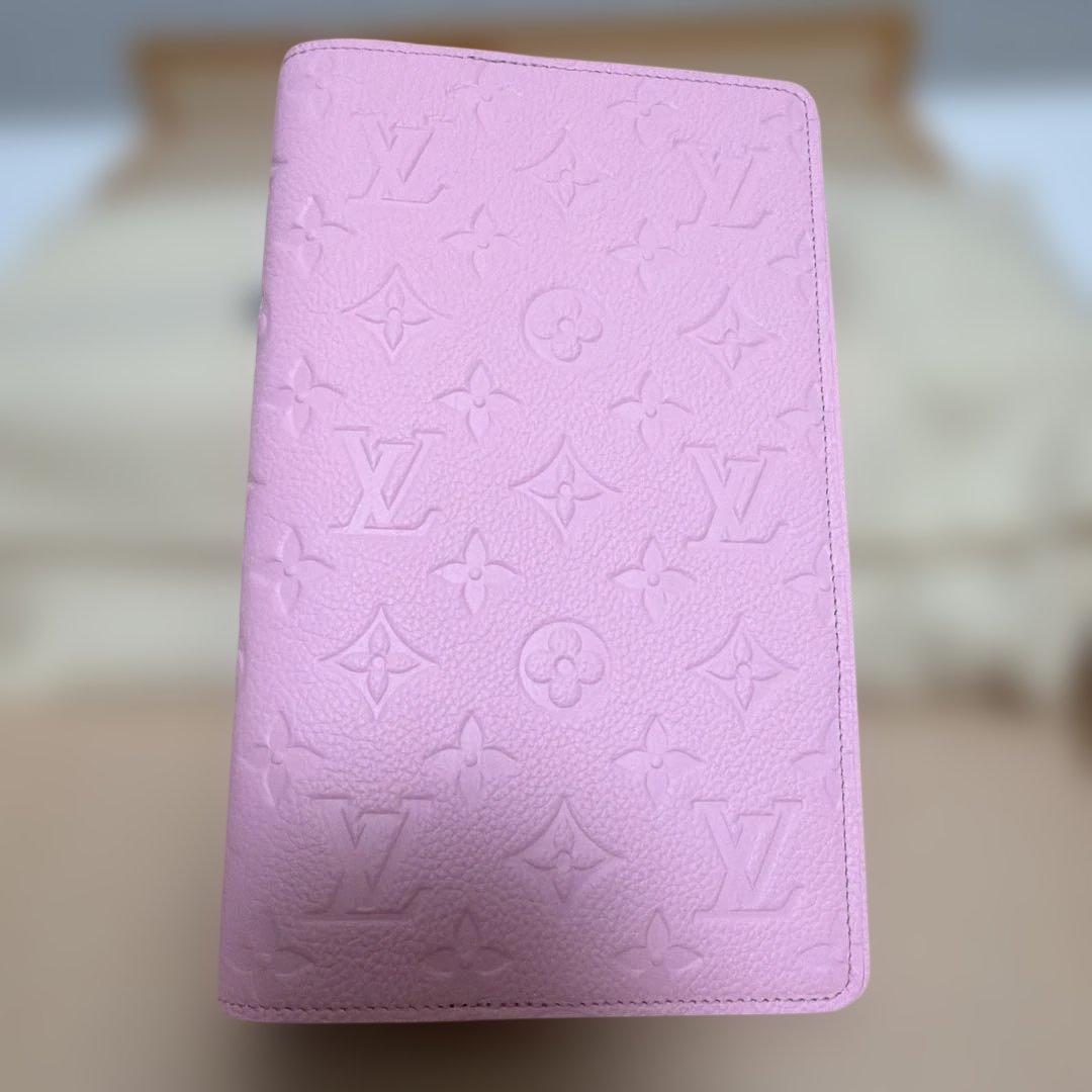 ルイヴィトン　LV ノートブックカバーMM・エミリー　コットンキャンディピンク
