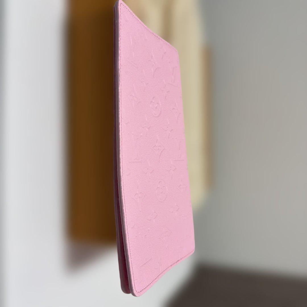 ルイヴィトン　LV ノートブックカバーMM・エミリー　コットンキャンディピンク