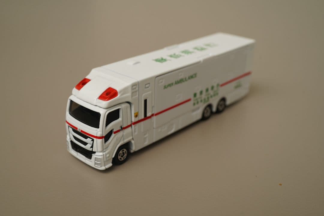 ロングトミカ スーパーアンビュランス1台 144 LEDカスタム