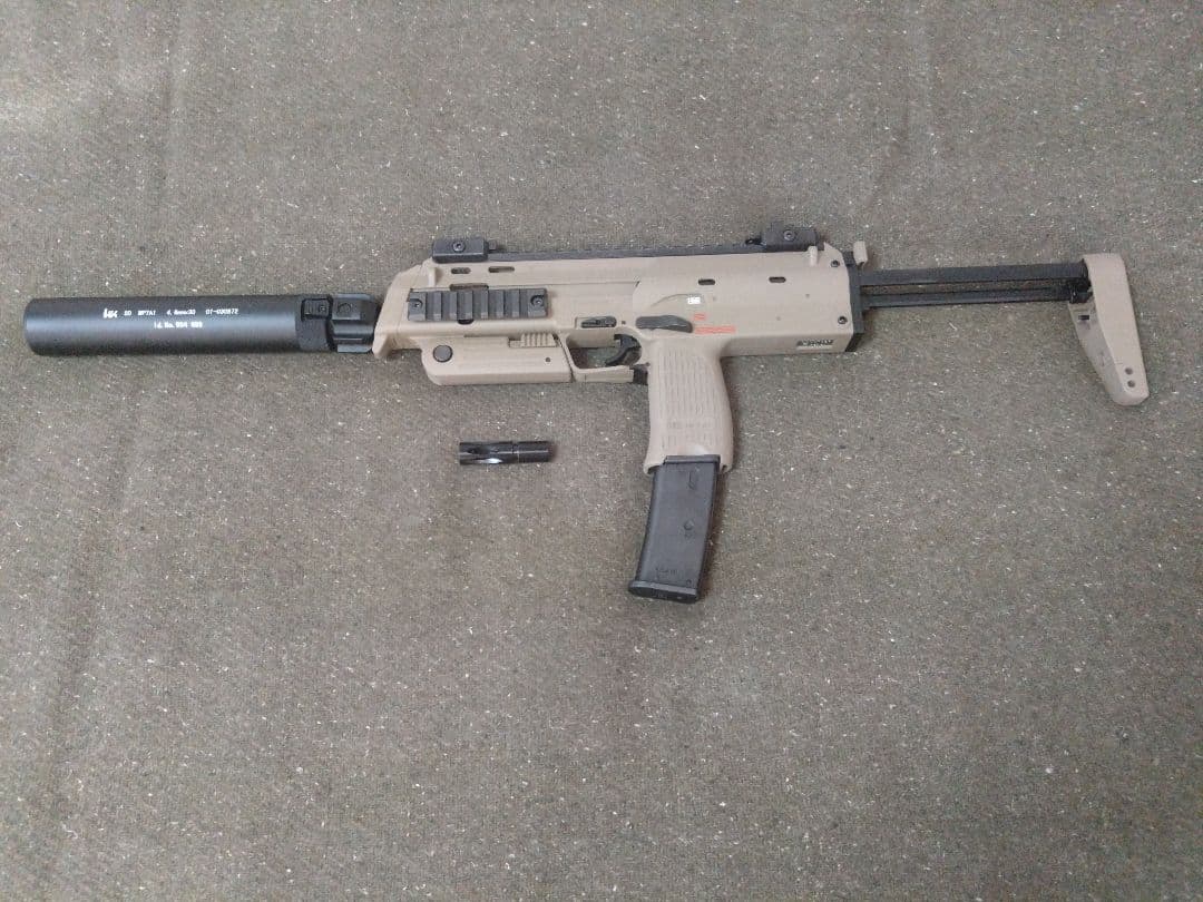 東京マルイ ガスブロ MP7A1 タンカラー 箱説あり。 サプレッサー付き