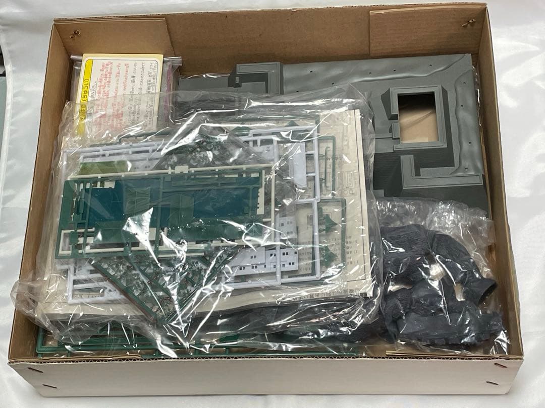 ソフビキット ゴジラ名古屋城に接近！モスゴジ ジオラマセット