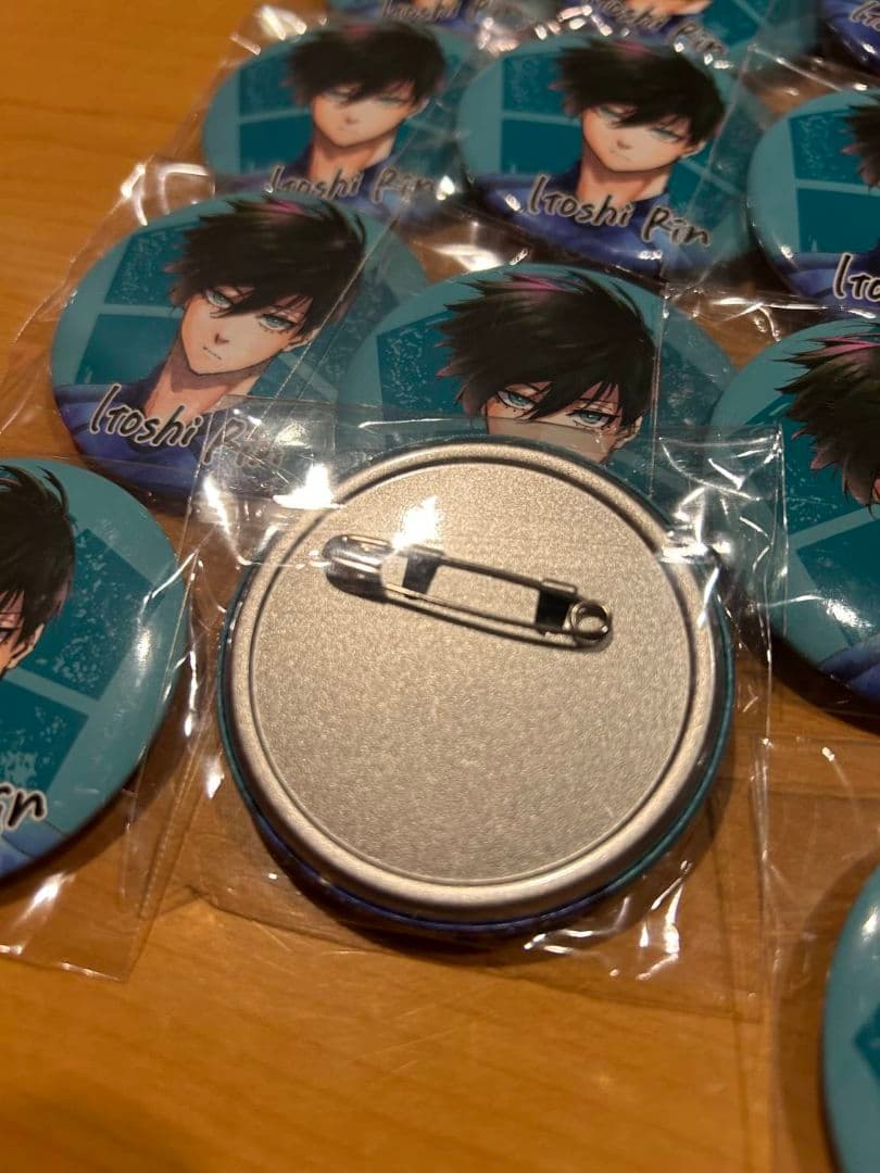 どんっと最終値下げ　特装版　糸師凛缶バッジセット 100個　おまけバッチ７個