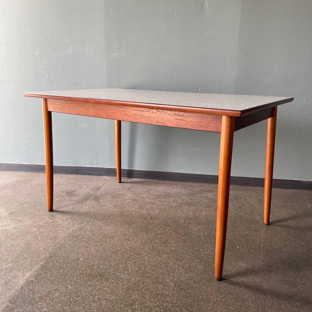 昭和レトロ　ミッドセンチュリー　北欧ヴィンテージ風　ダイニングテーブル　大理石風