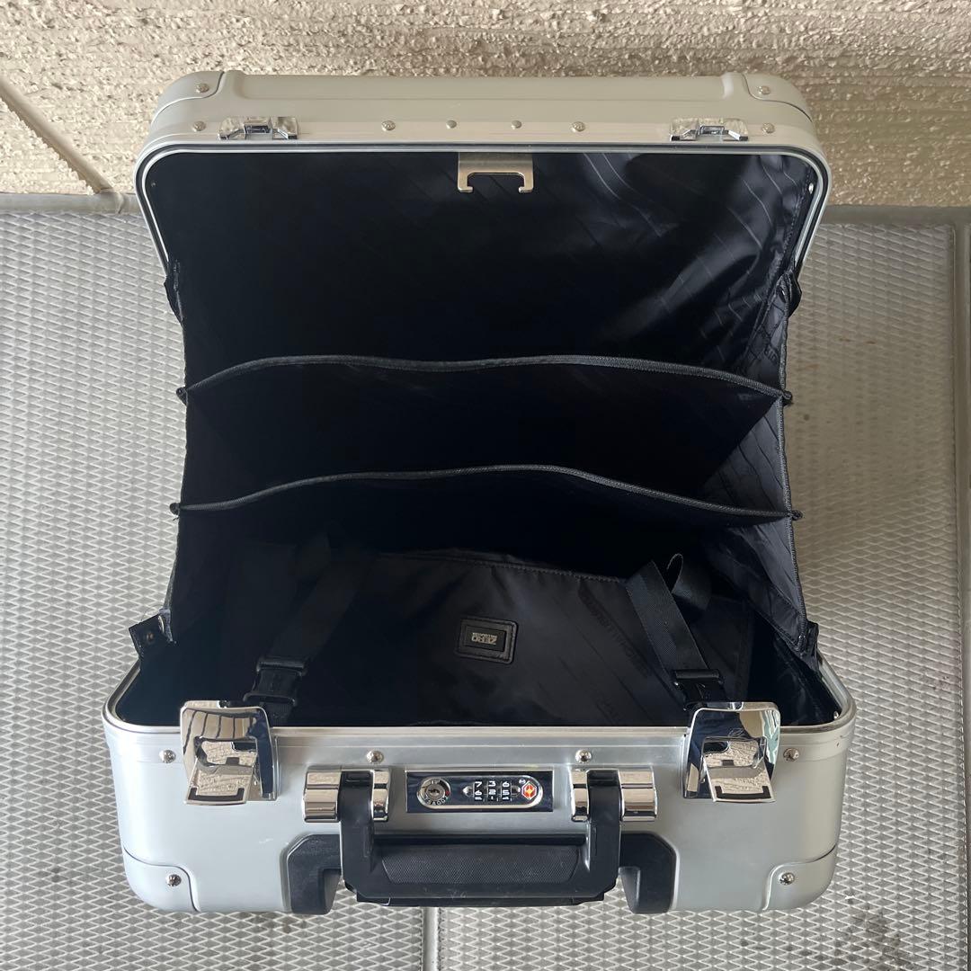 ゼロハリバートン　スーツケース