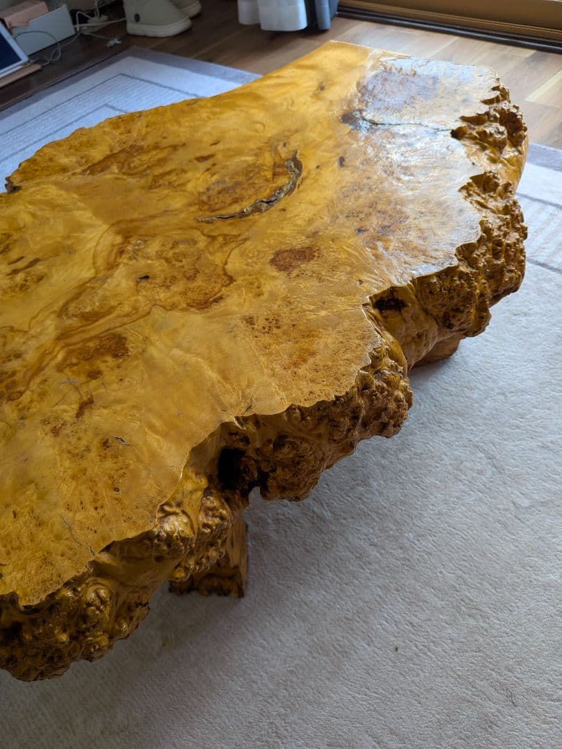 自然な形状の木製座卓　１枚板