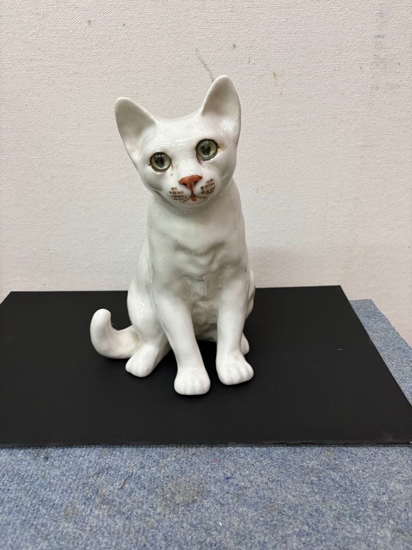 ケンジントン猫の置物　Jenny Winstanley. 作品世界に200個のみ