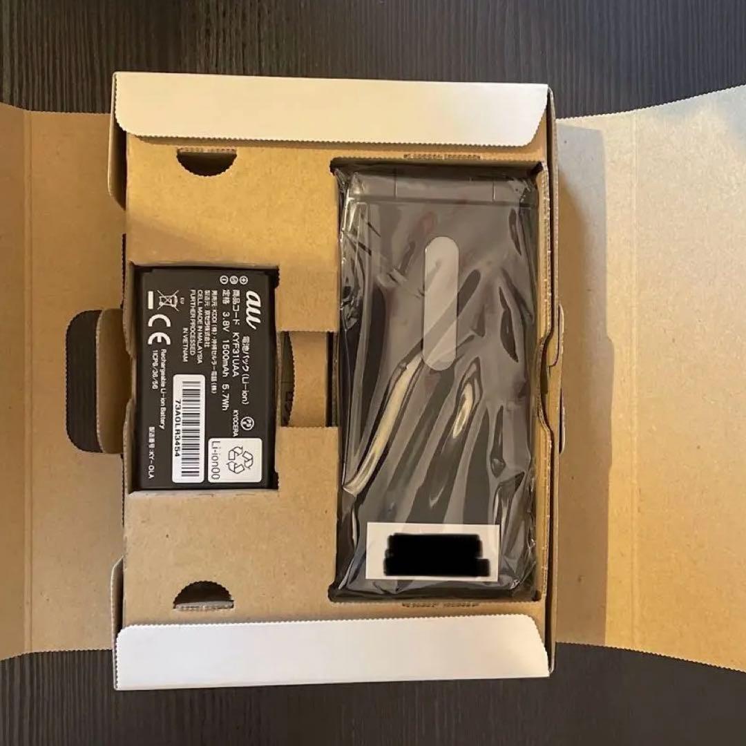 【未使用品】★通電確認済み★au GRATINA4G（BK） 本体 バッテリー付