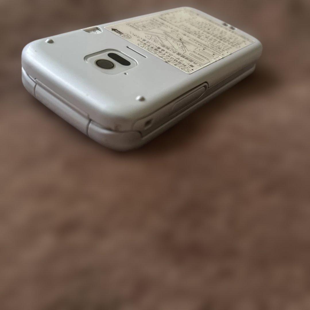 docomo らくらくホン F-01M ホワイト