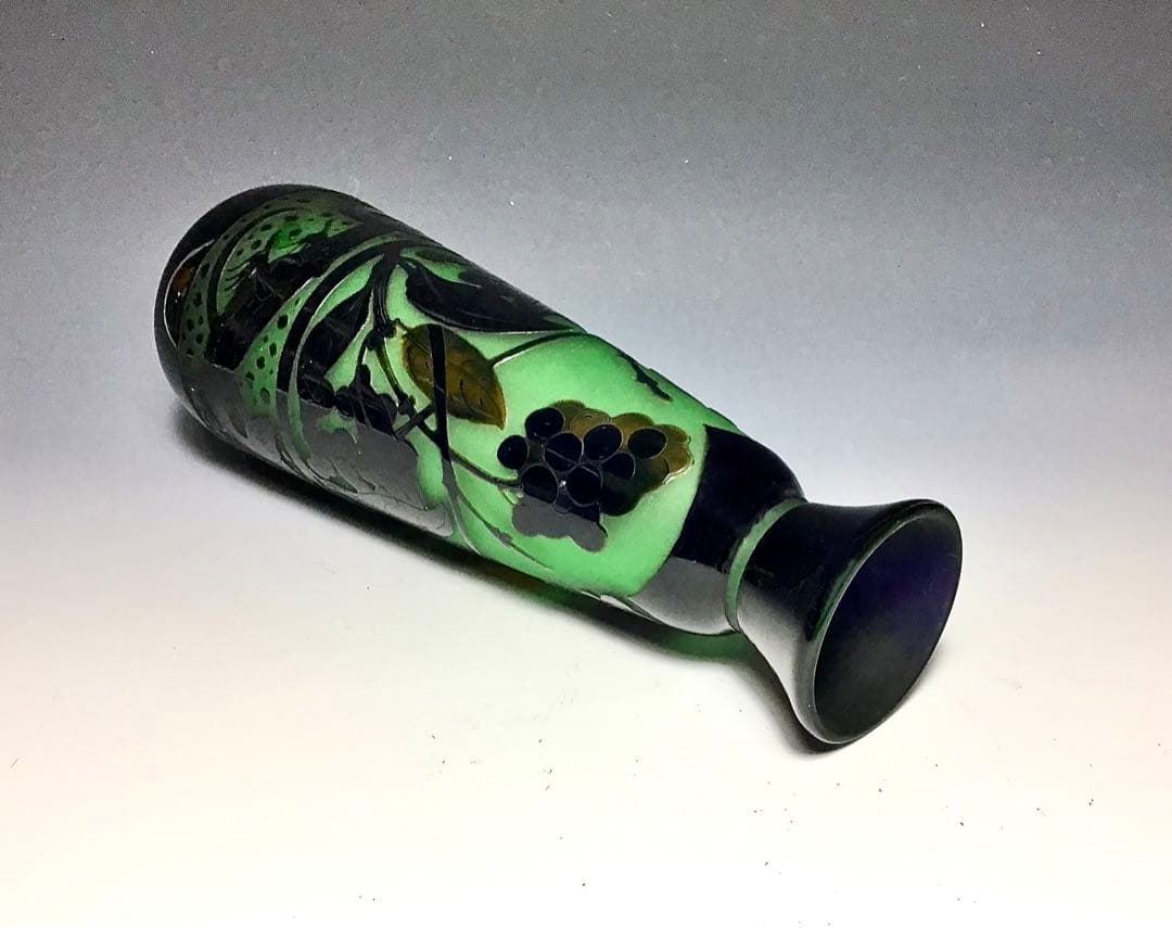 「ポール・ニコラ」硝子浮彫花と蜥蜴文花瓶