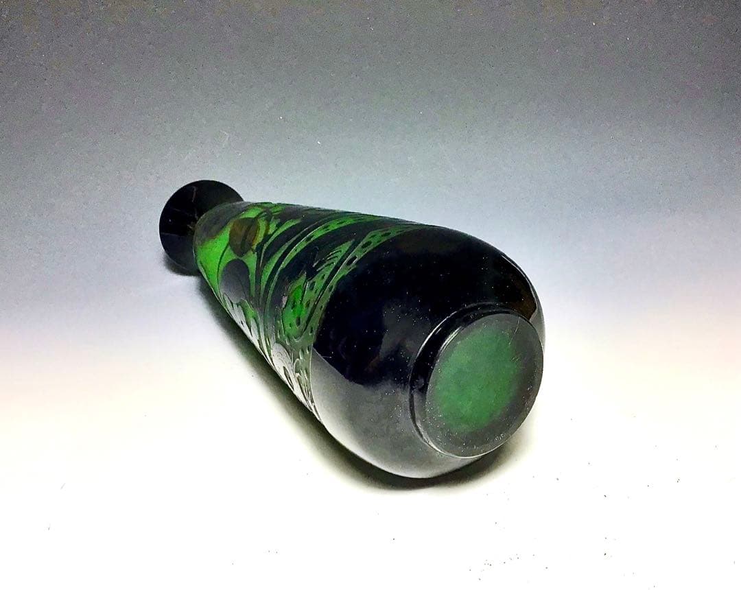 「ポール・ニコラ」硝子浮彫花と蜥蜴文花瓶