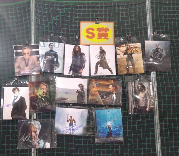 ベネディクトカンバーバッチ、トムヒドルストン、ジェイソン・モモア　直筆サイン