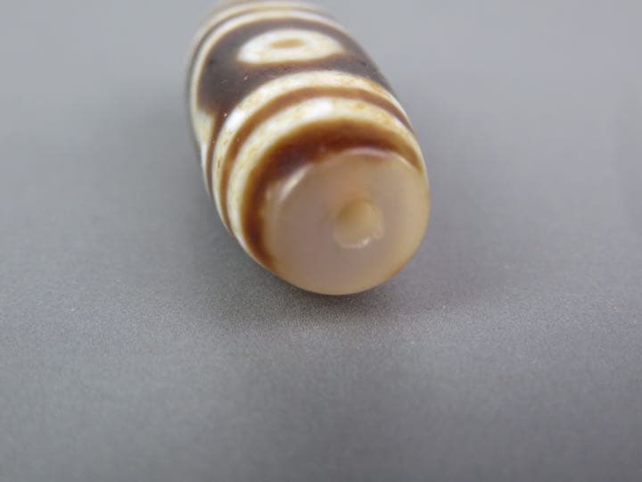 チべットの石製ビーズと珊瑚玉2個“勝さん専用“