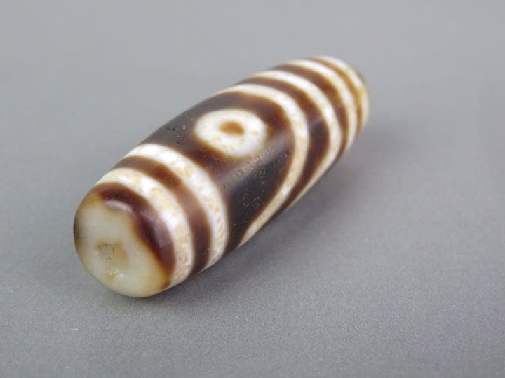 チべットの石製ビーズと珊瑚玉2個“勝さん専用“