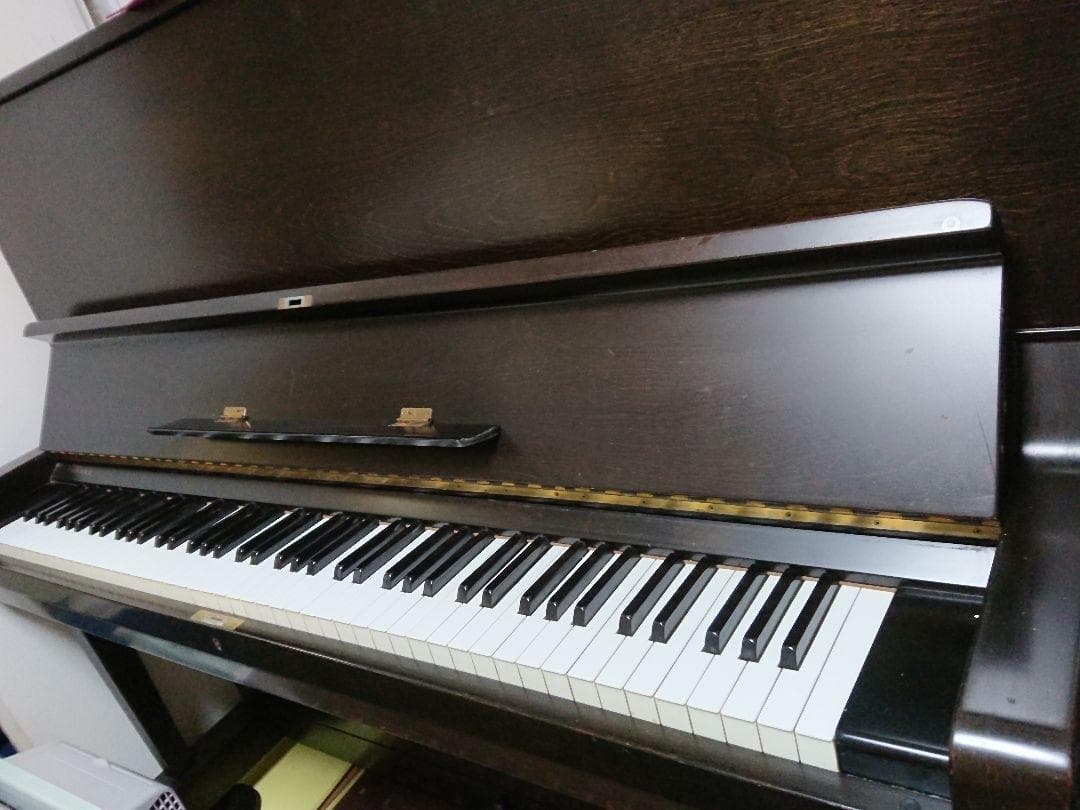 木目調、ヤマハアップライトピアノ
