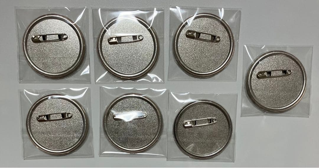 NARUTO ゴールデン缶バッジ　うちはサスケ　うちはイタチ　はたけカカシ