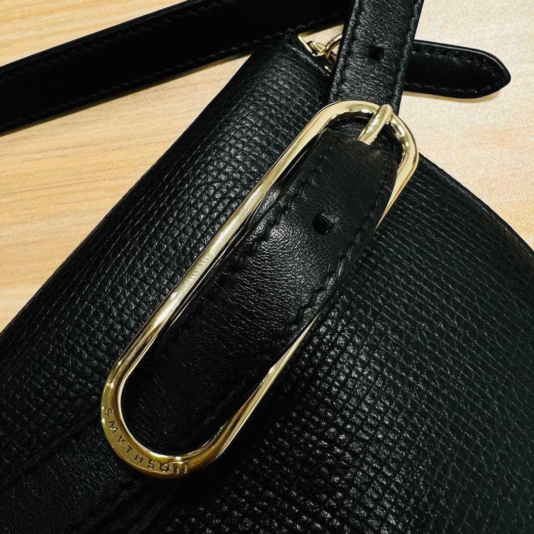 スマイソン ショルダーバッグ 黒 レザー クォータームーン クロスボディ