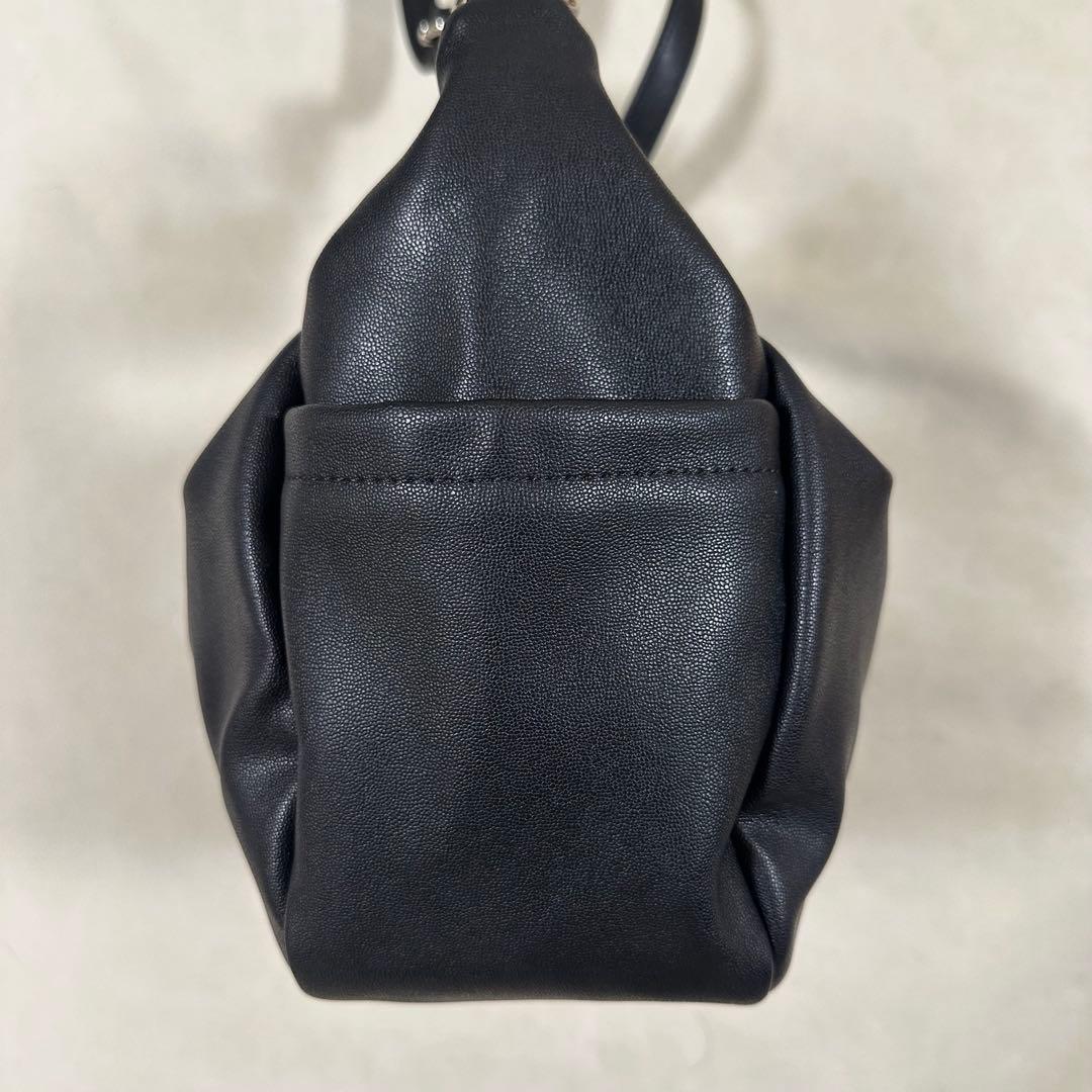 新品未使用 マリークワント デイジー ロゴ ショルダーバッグ 黒 大容量 人気