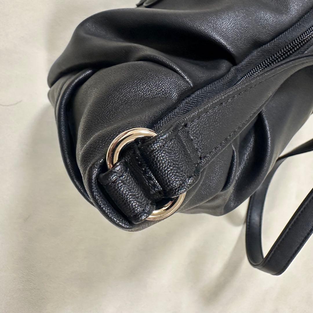 新品未使用 マリークワント デイジー ロゴ ショルダーバッグ 黒 大容量 人気