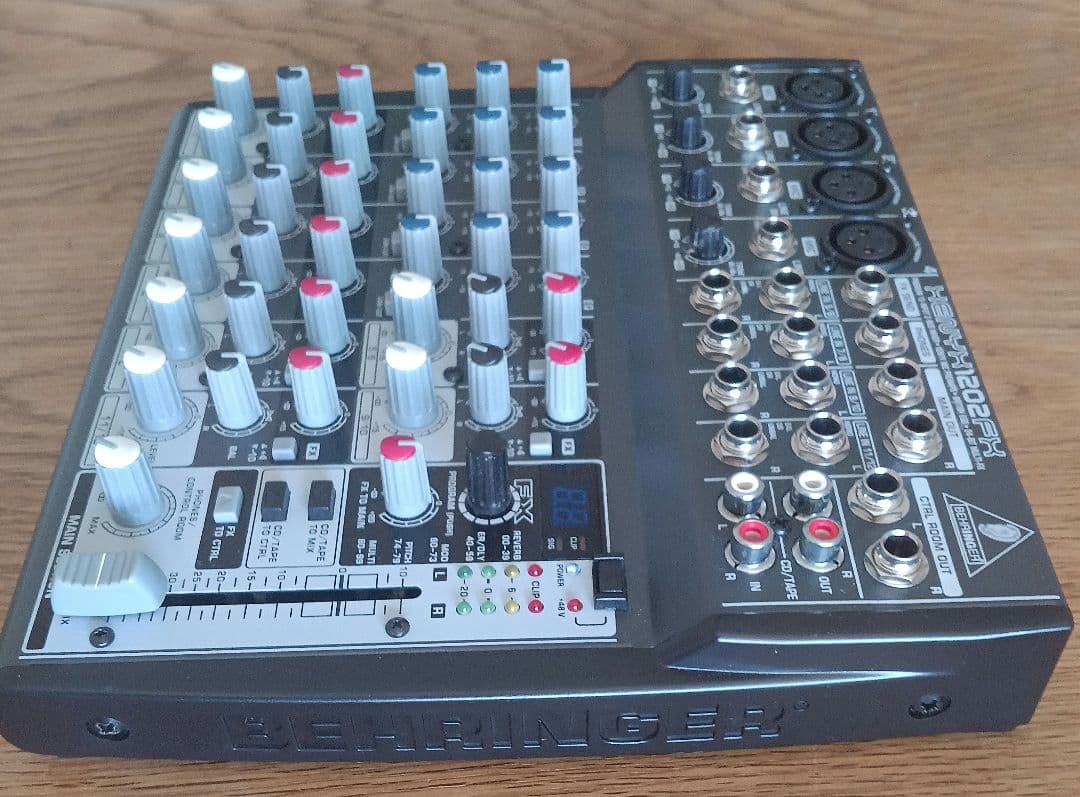 BEHRINGER XENYX 1202FXミキサー