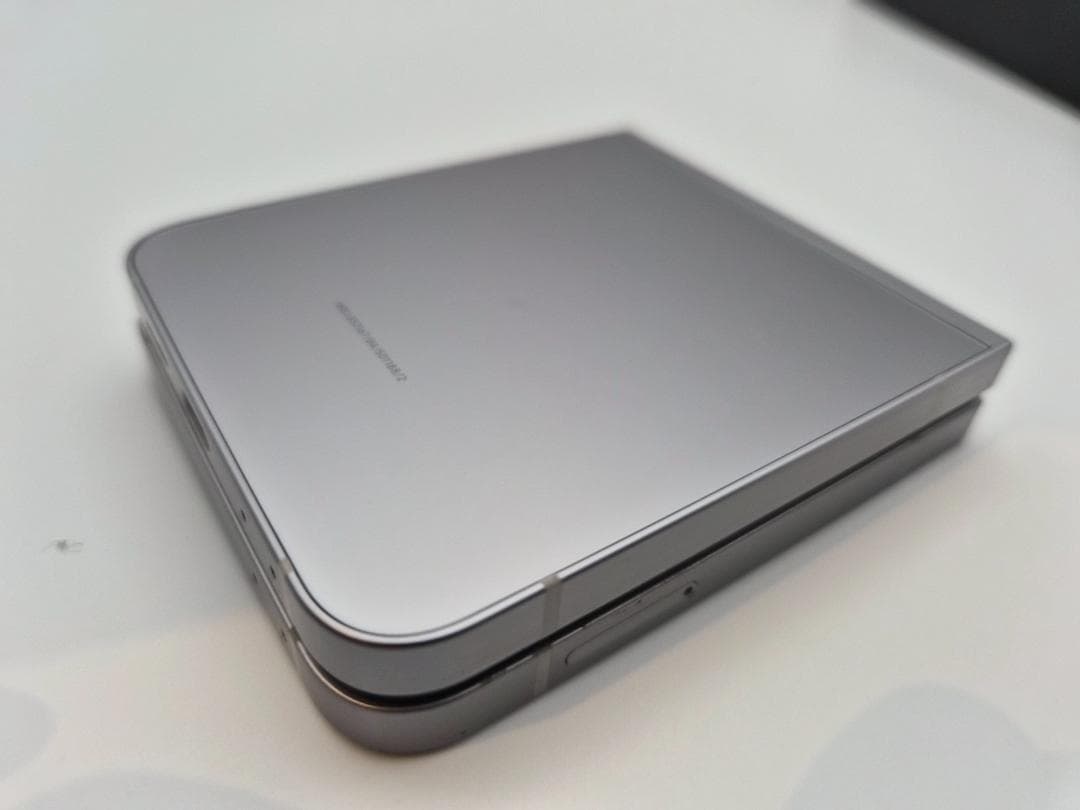 Samsung Galaxy Z Flip6 本体