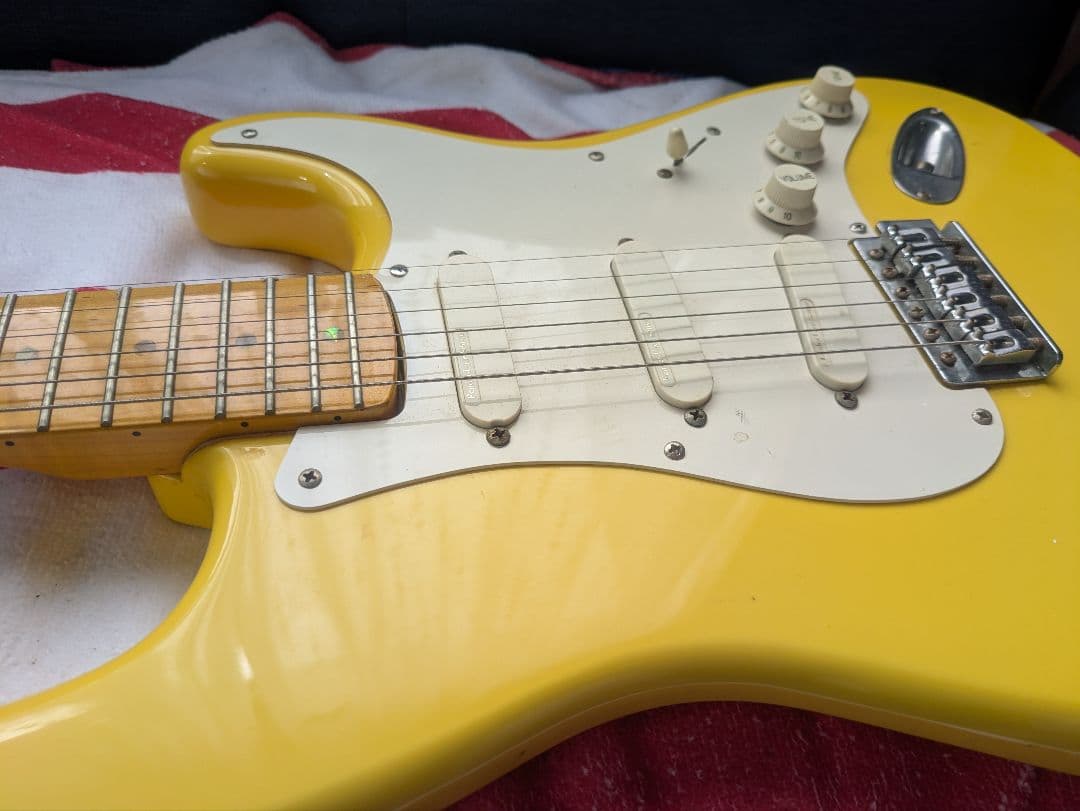 ストラトキャスタータイプ　 レースセンサー PU 搭載　ゴージャス仕様