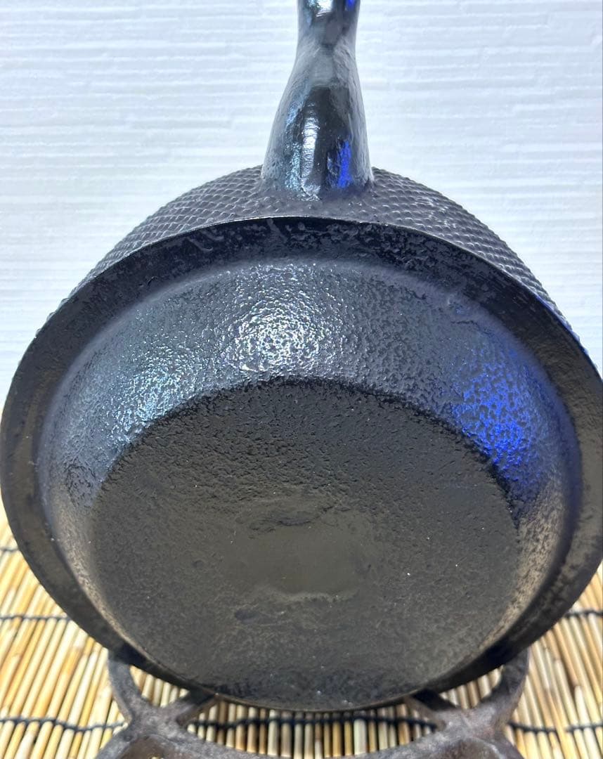 未使用品　工房和秋 金野 和秋作 １５型九重アラレ　南部鉄瓶　南部鉄器　鉄瓶