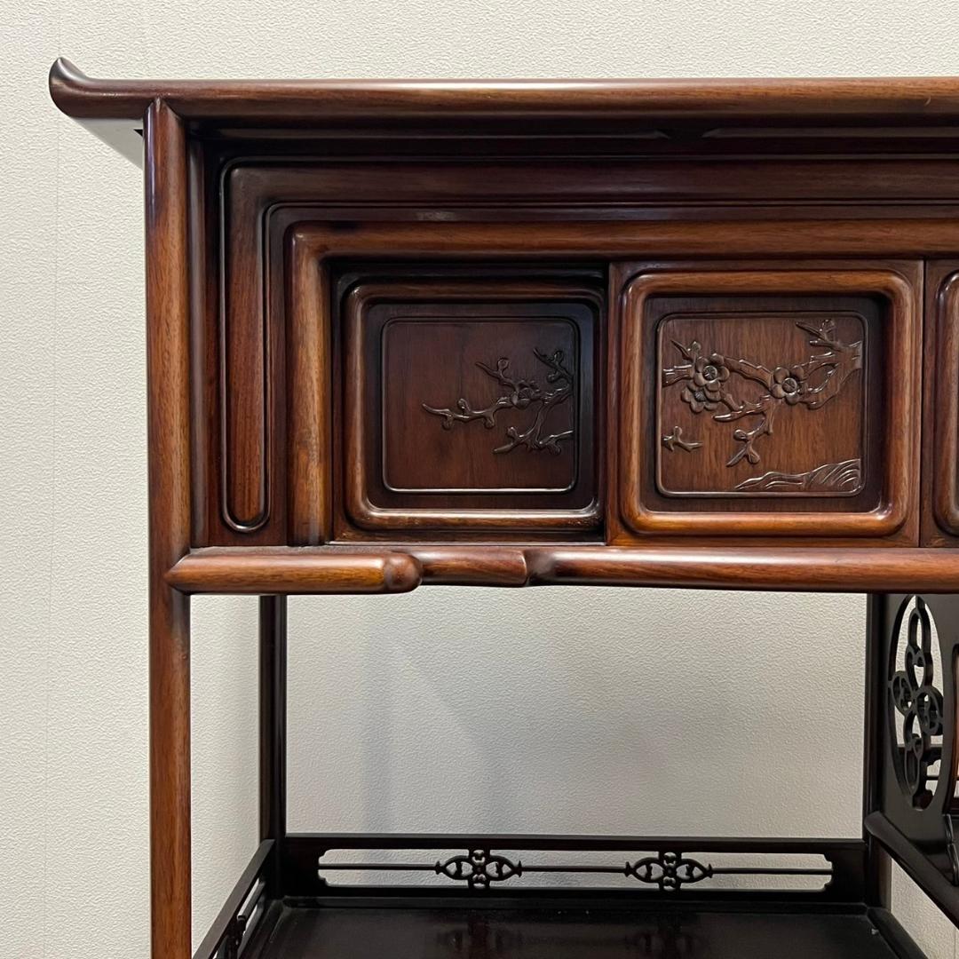 木製 茶棚 茶箪笥 戸棚 段違い 飾り棚 梅 松 透かし彫り アンティーク