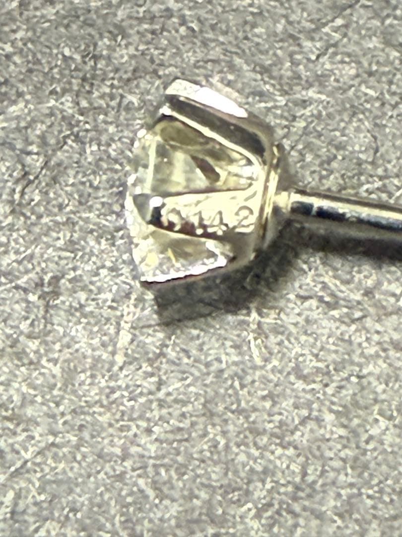 PT900 ダイヤ ピアス 0.142ct 1.0g