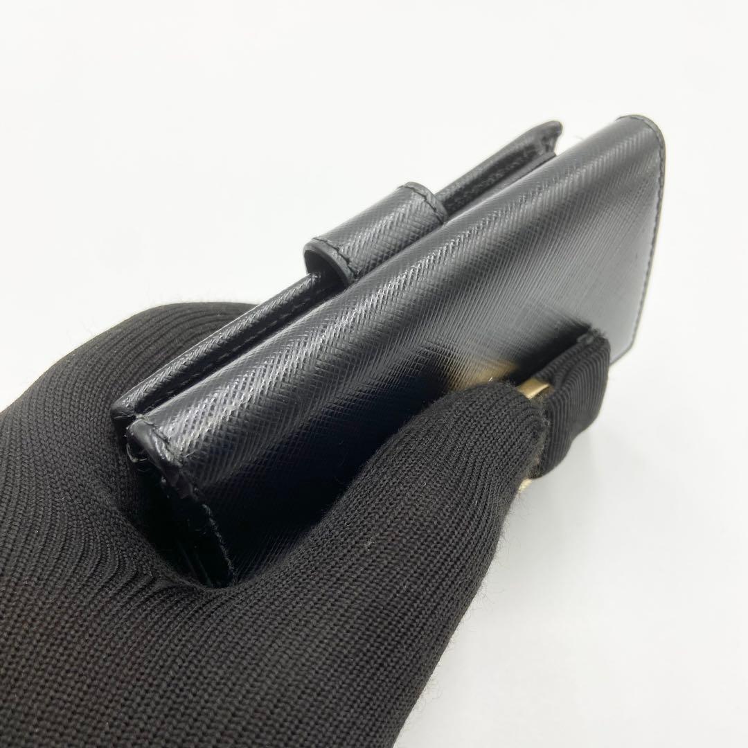 サルヴァトーレフェラガモ　折り財布　ヴァラリボン　レザー　ゴールド金具　ブラック