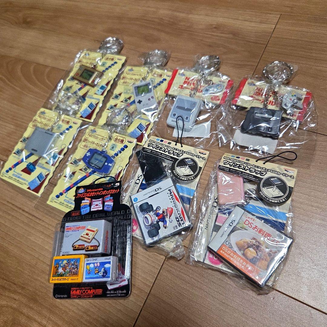 レア Nintendo 歴代 キーホルダー DS Lite ファミコン 日本限定