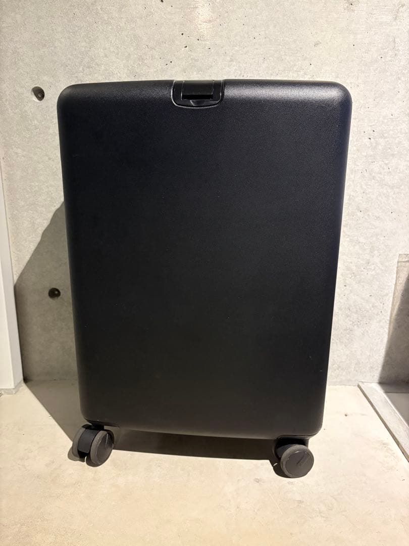 AUCENTIC ESSENTIAL LUXE SUITCASE 24インチ