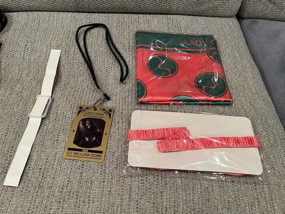 Lady Gaga 2022 クロマティカ・ボール GOLD 公演グッズ 4+1