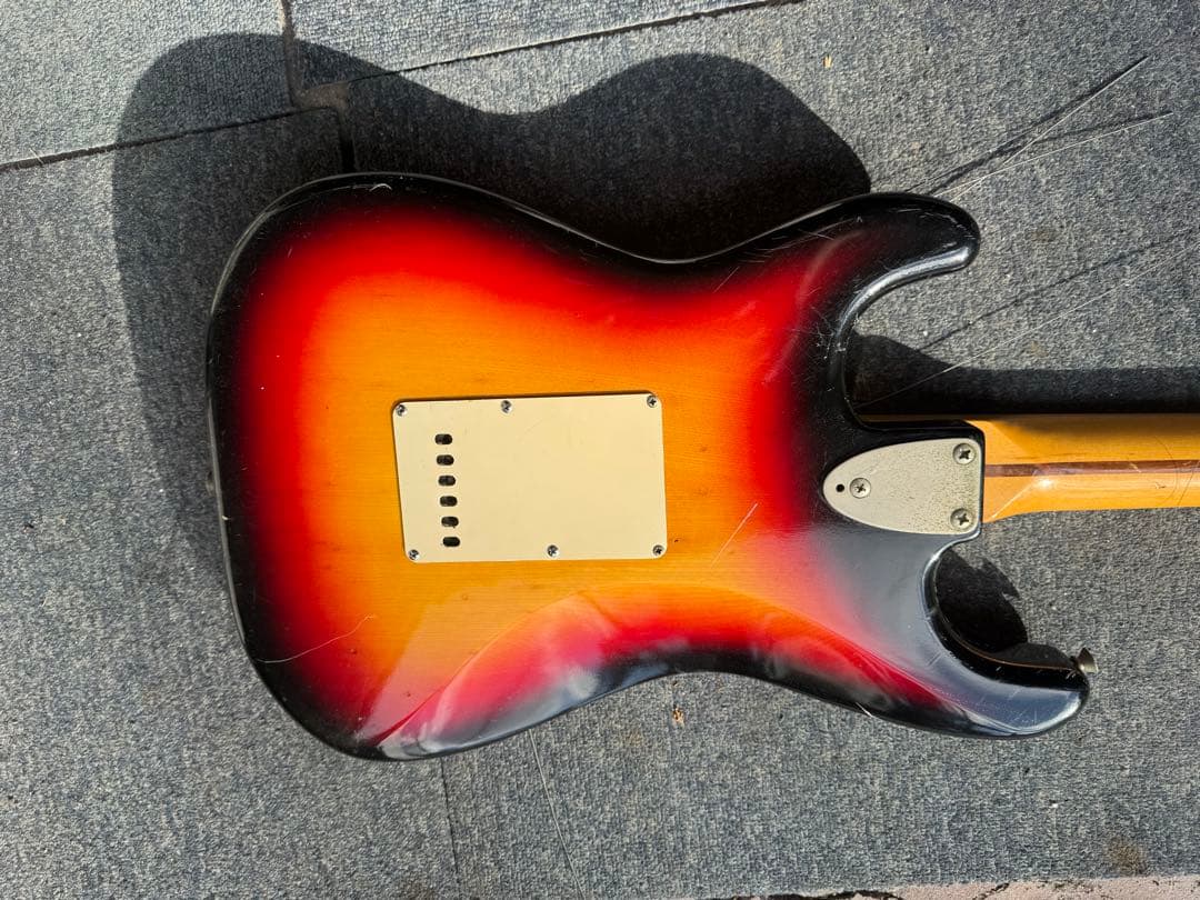 ストラトキャスター サンバースト