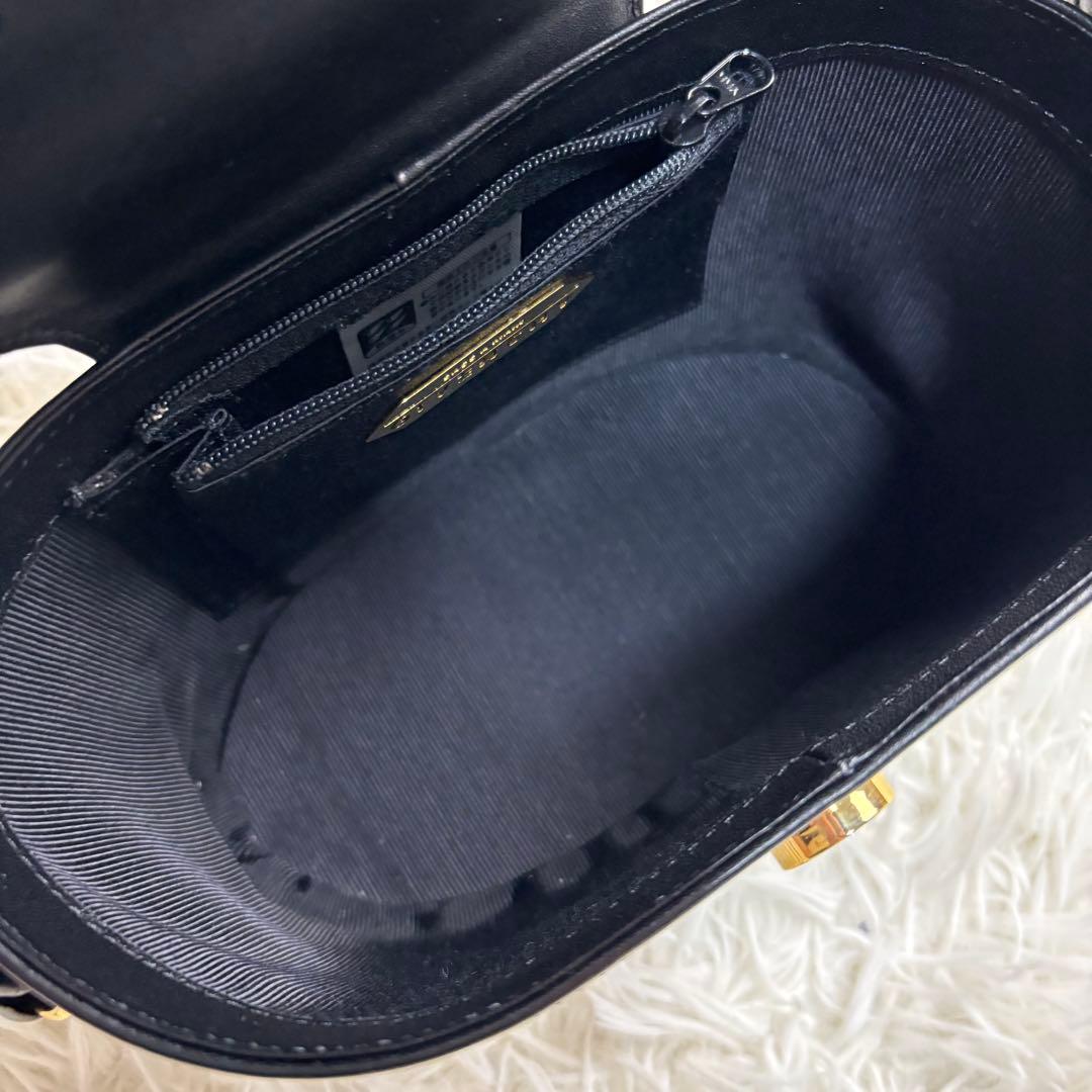 美品✨GIVENCHY バニティバッグ ゴールド金具 レザー ブラック