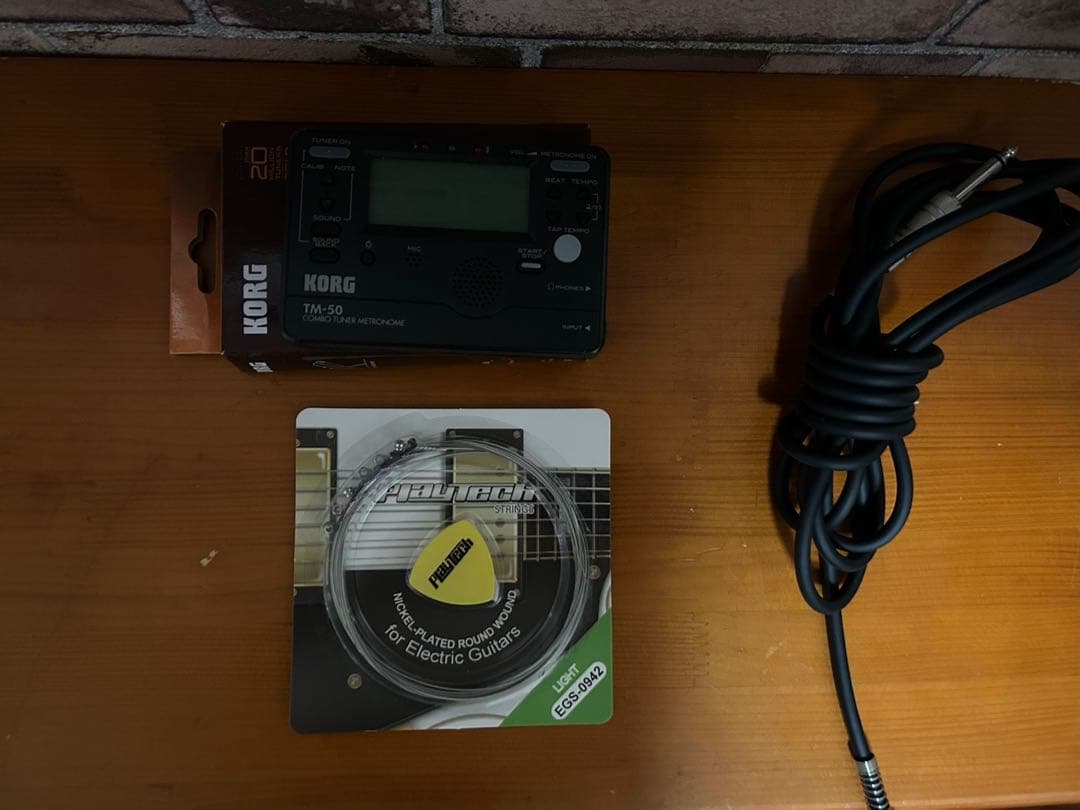 美品フェルナンデス ZO-3ギター イエロー、メトロノーム機能付きチューナー等