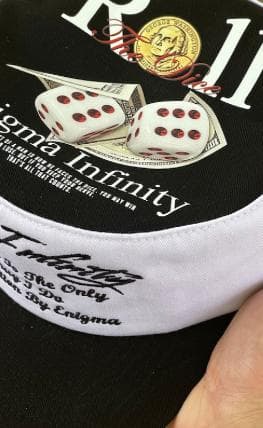 キャップとパンツ　people